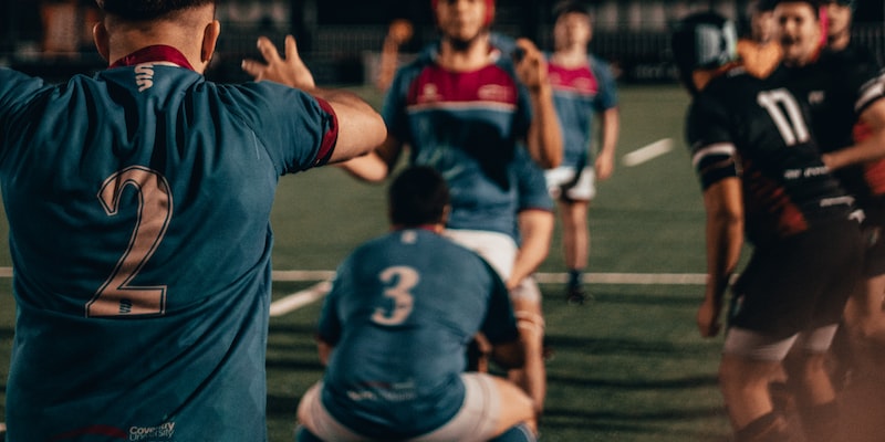 Qual è l'età media per giocare a rugby professionistico?